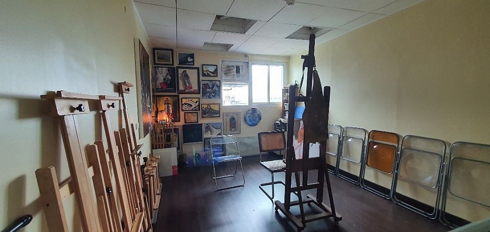 Sunday sessions provide a quieter environment for focused work and longer projects.