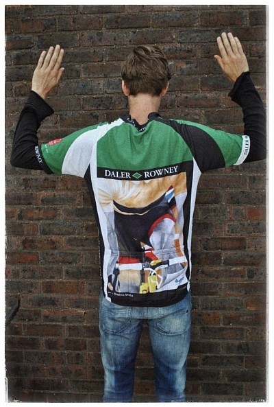 11 art students collaborated to create a painting on canvas printed on the race team uniforms.