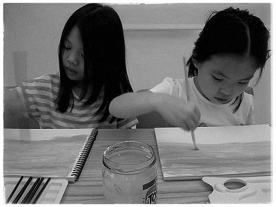 Parents noticed the difference. Their children were not only creating artwork but also thinking critically, experimenting with confidence, and developing their own creative voice. Word spread, and gradually, a small, trusted community of young artists began to form.