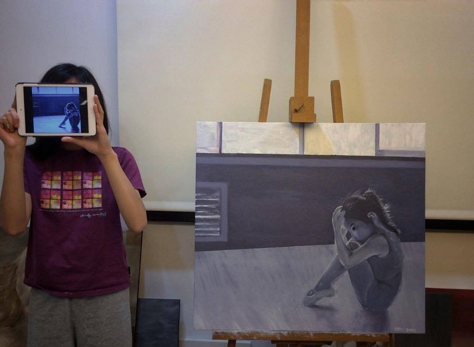 Many students remain in the studio for several years. This long term learning allows deeper artistic understanding and more ambitious projects to develop over time.